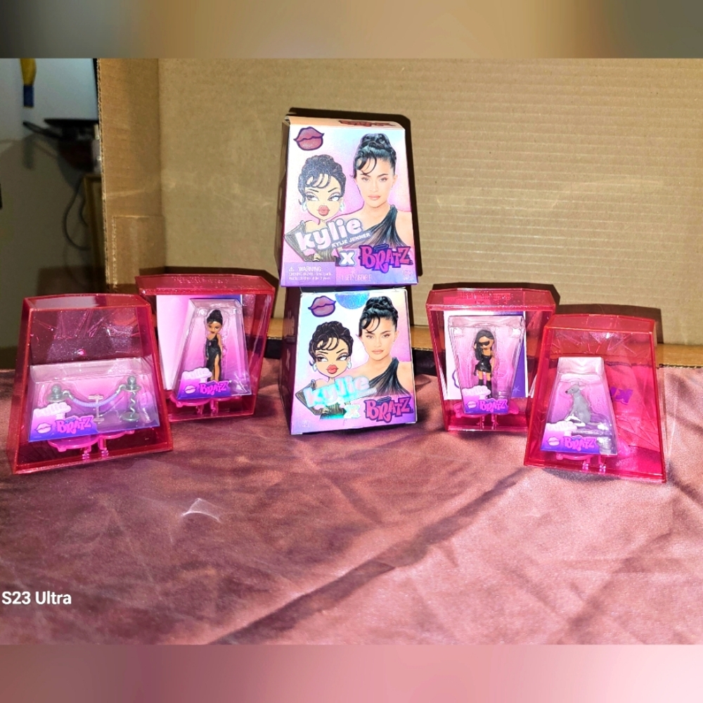 2 Bratz X Kylie Mini Figurines- NEW